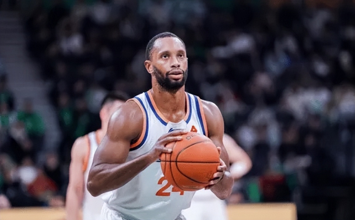 企鹅直播平台-上海弊端凸显!弗格连崩N场攻守无价值,尽快换掉他弥补衔接段!|总决赛|立足点|古德温|季后赛|球员_新浪体育_新浪新闻