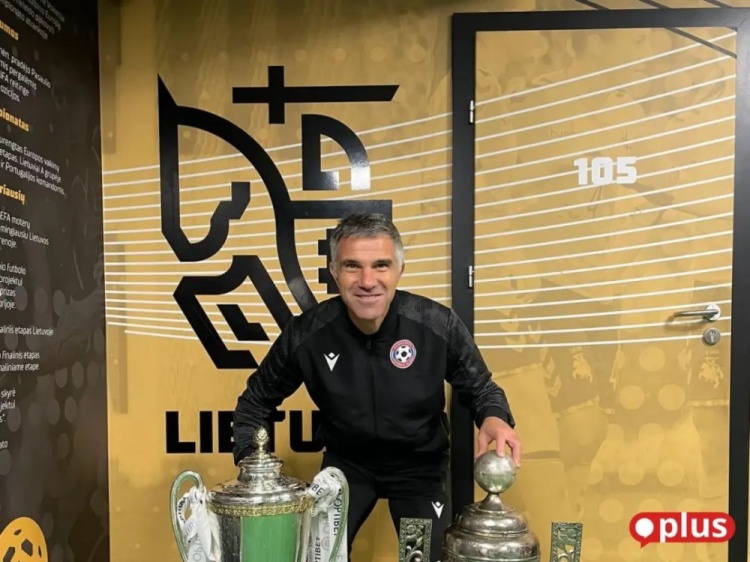 企鹅直播平台-足球报:梅州客家不想在中甲得过且过,新帅+新外援今日抵达