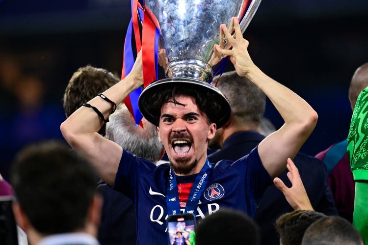 多端同步播放-维蒂尼亚：现不考虑去皇马或沙特 佩德里、内维斯、B费前三我第四