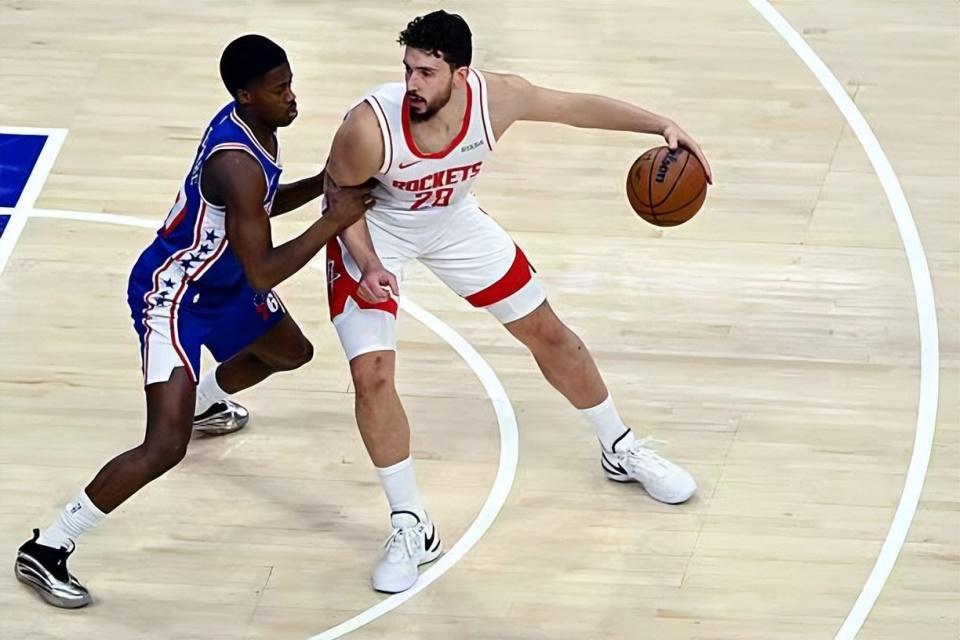 企鹅体育官网-明明场上效果如此糟糕，结果火箭却还让他在关键时刻留在场上？